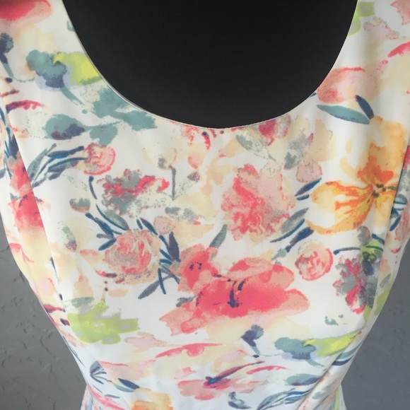🌸Sold🌼 Floral Fit And Flare Dress XS - Picture 2 of 8